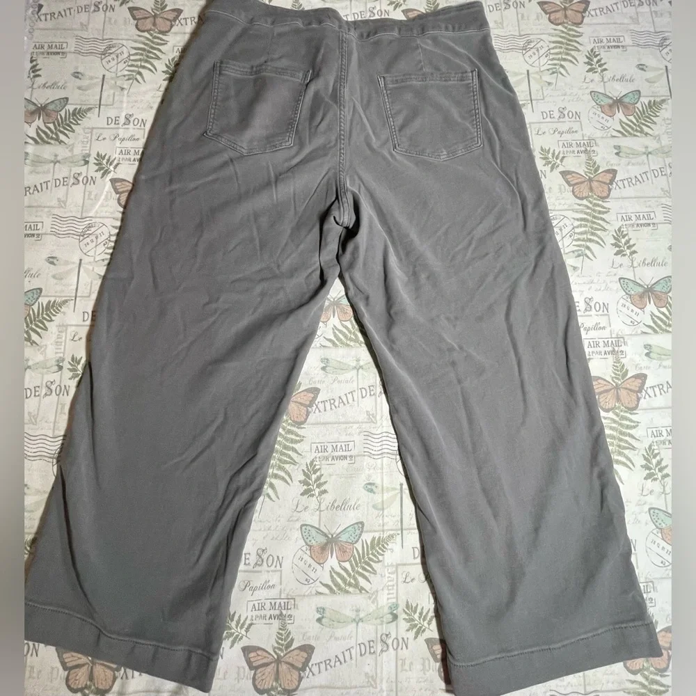 Maurices Army‎ green pants 18W soft big pockets wide leg